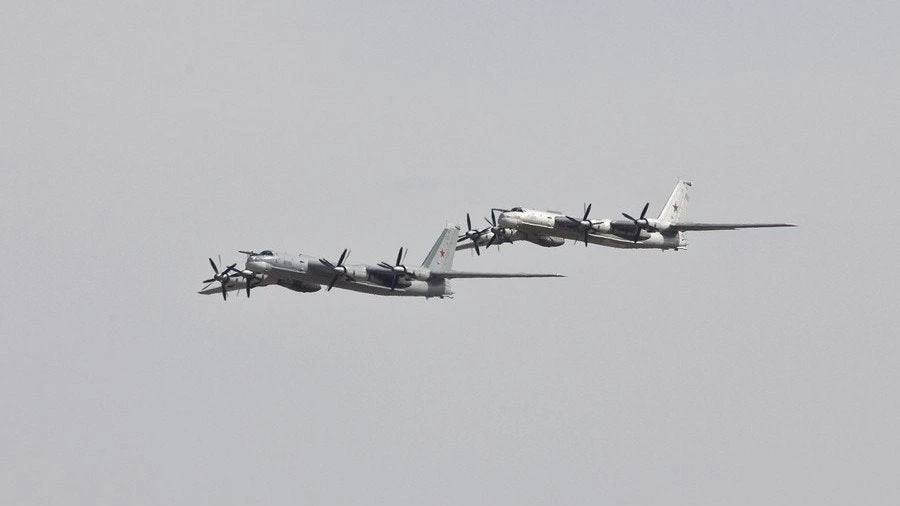 Θερμή συνάντηση στην παγωμένη Αλάσκα – F-22 αναχαίτισαν ρωσικά στρατηγικά βομβαρδιστικά Tu-95 Bear